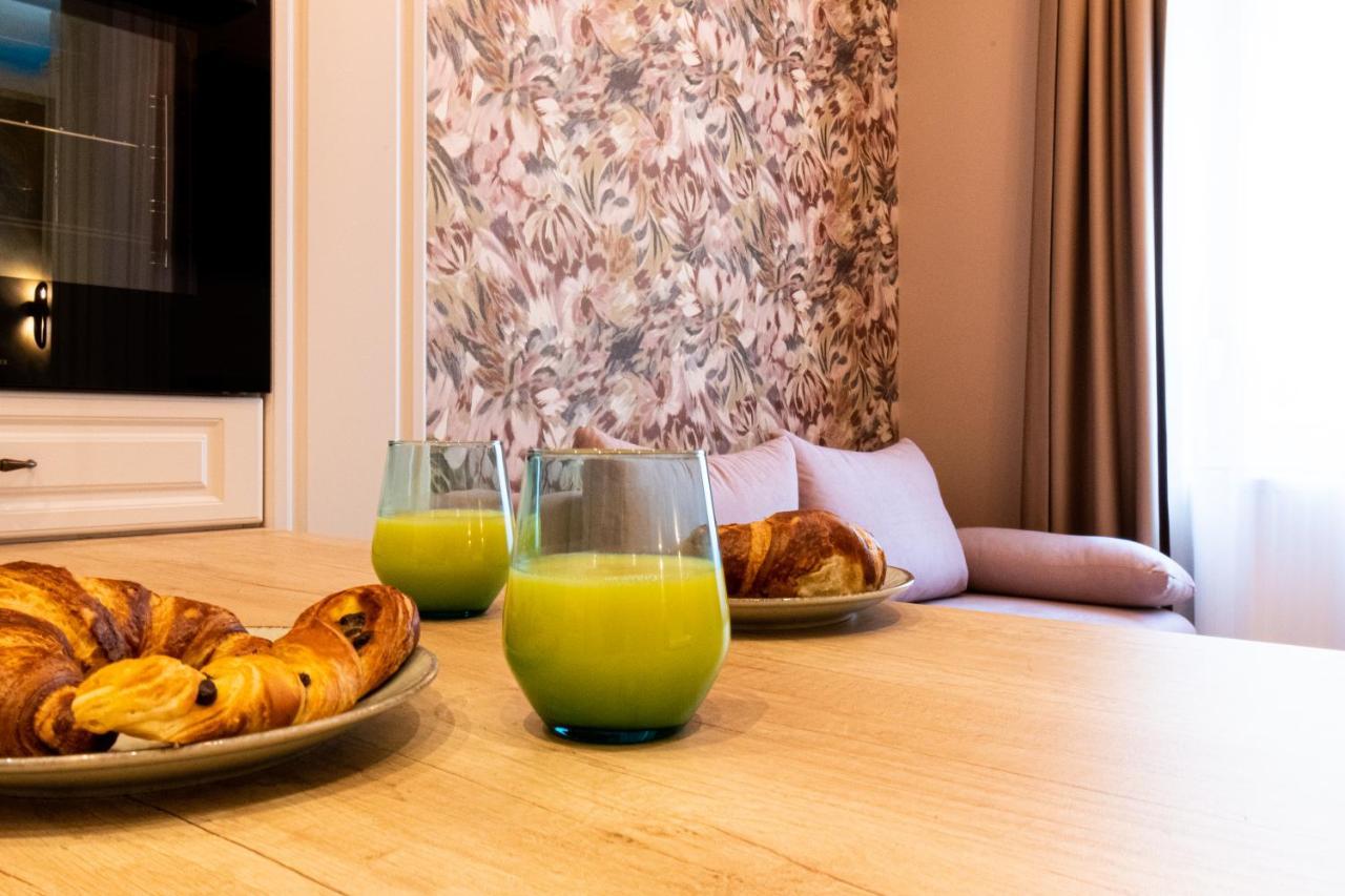 Black Gate - Quiet Studio In The Heart Of Old Town With Free Private Secured Parking Braşov Exteriör bild